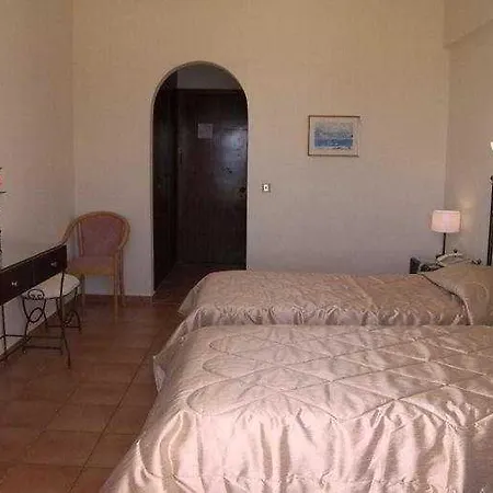 Hotell Island 3*