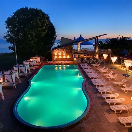 Island Hotel 3*