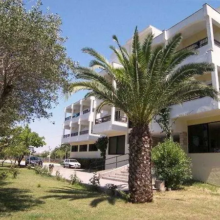 Island Hotel 3*