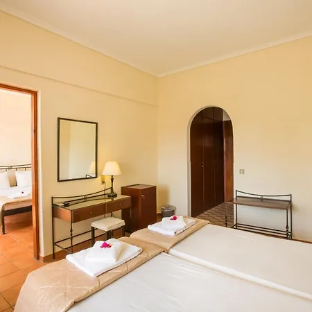 Island Hotel 3*